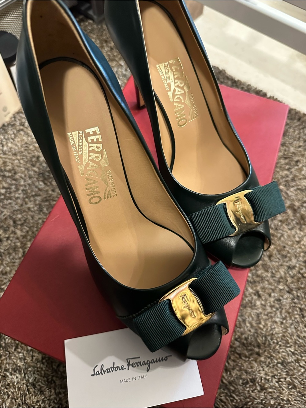 Salvatore Ferragamo Women's Cypress Green Vara Bow Peep-Toe Pumps NEW
7.5C